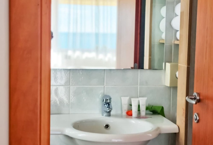 اتاق استاندارد سه نفره, Florida Lerici