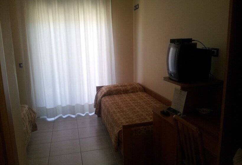 חדר סטנדרט לשלושה, Gabbiano