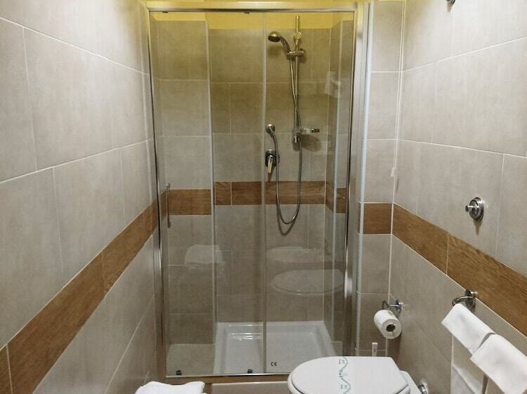 اتاق استاندارد یک نفره, Giappone Inn Parking