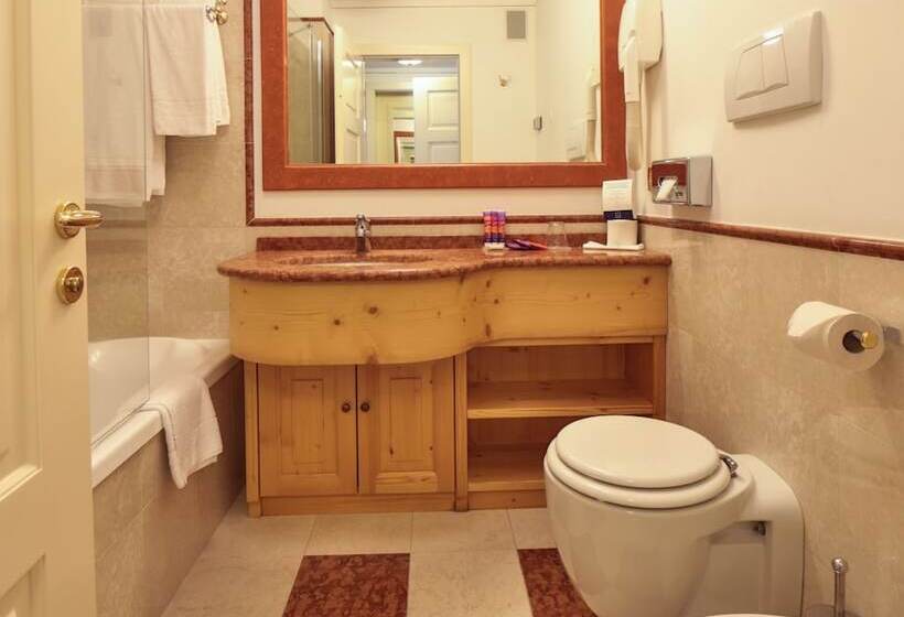 주니어 스위트, Th Madonna Di Campiglio | Golf