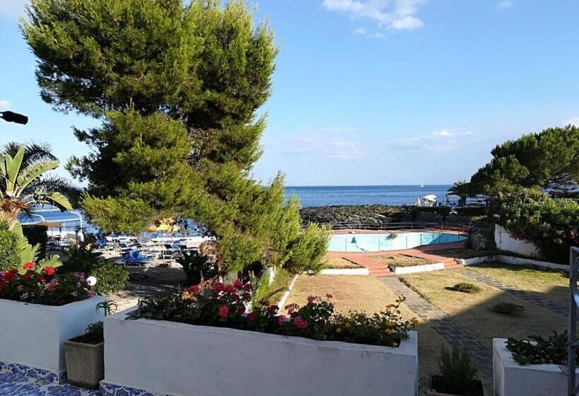 Четырехместный Номер Стандарт Вид на Море, Kalos