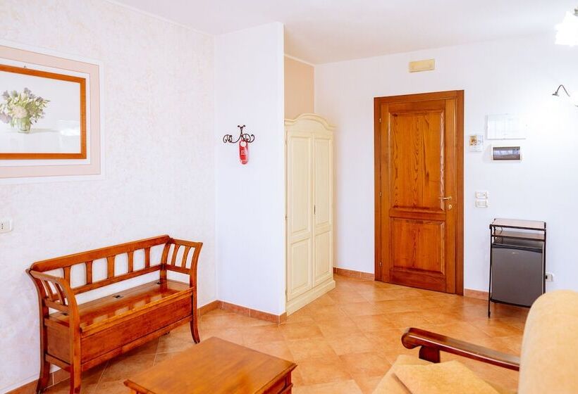 オーシャンビュースイート, Lola Piccolo Hotel E Appartamenti