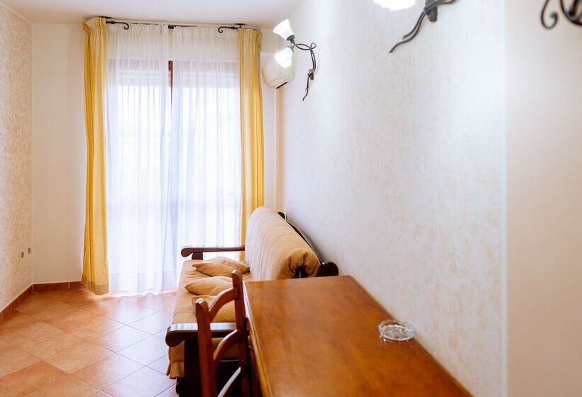 オーシャンビュースイート, Lola Piccolo Hotel E Appartamenti