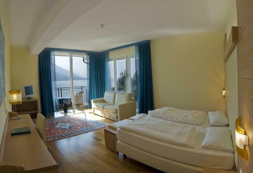 デラックスルーム, Maximilian