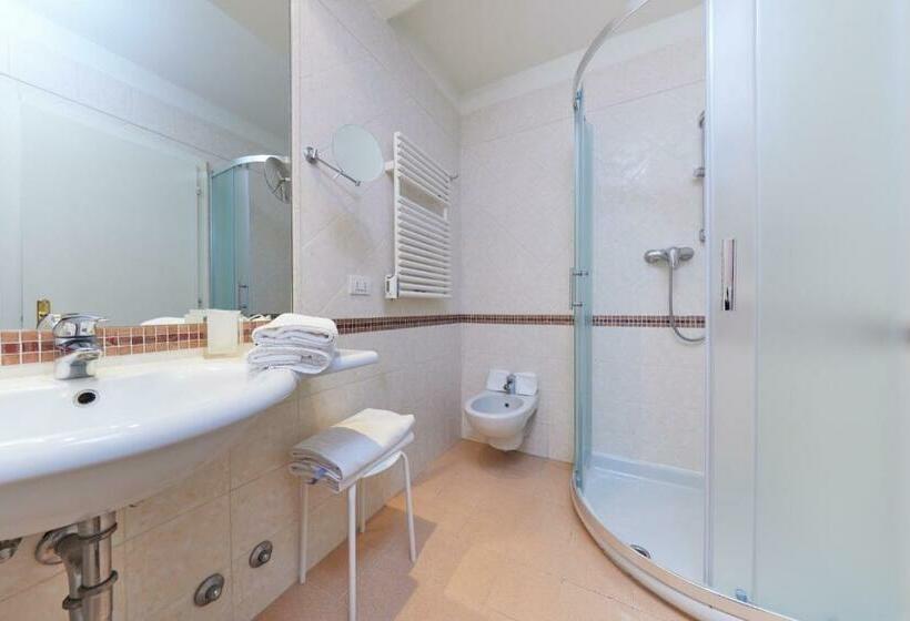 レイクビュークラシックルーム, Maximilian