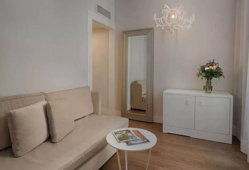 سوییت جونیور, NH Genova Centro