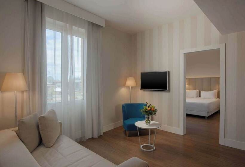 Junior Süit, NH Genova Centro