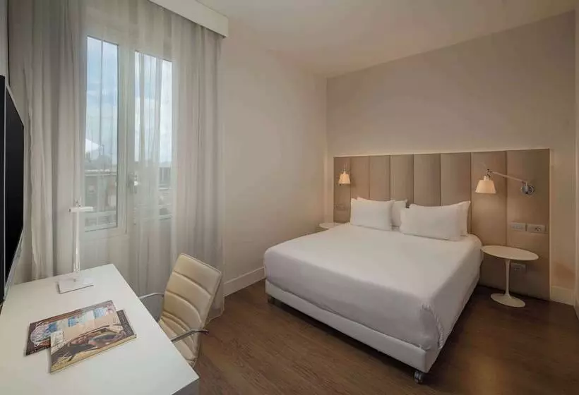 سوییت جونیور, NH Genova Centro