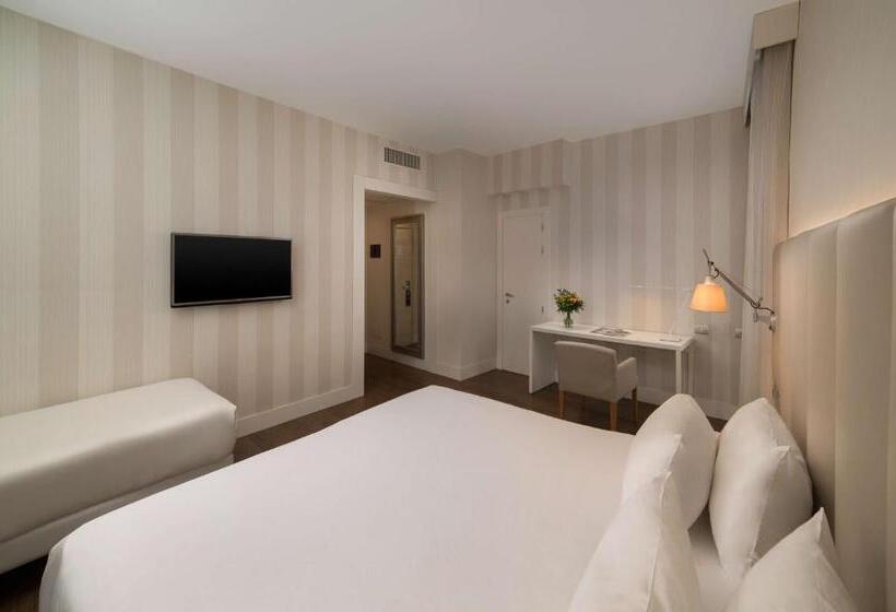 Aile Odası, NH Genova Centro