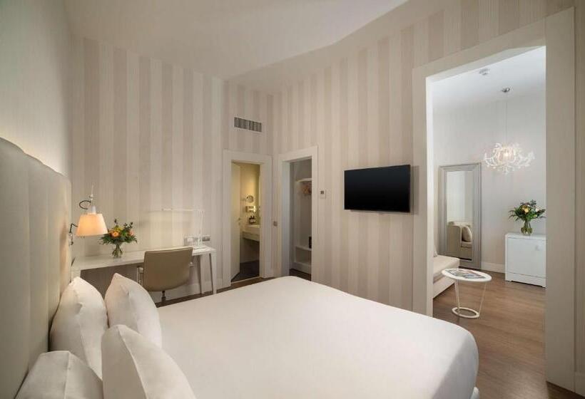 Junior Süit, NH Genova Centro