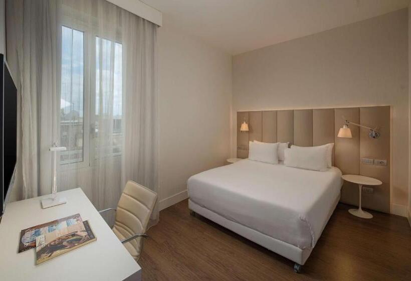 سوییت جونیور, NH Genova Centro