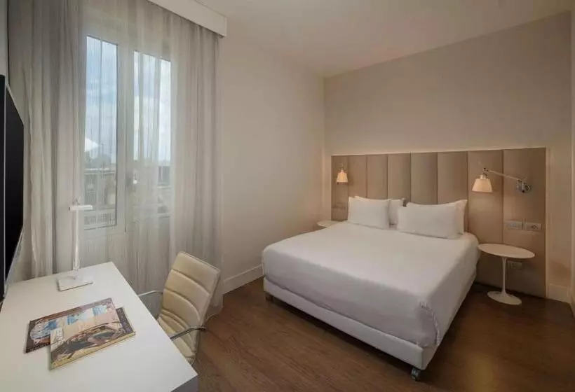 سوییت جونیور, NH Genova Centro