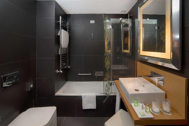 Superior Oda, NH Genova Centro