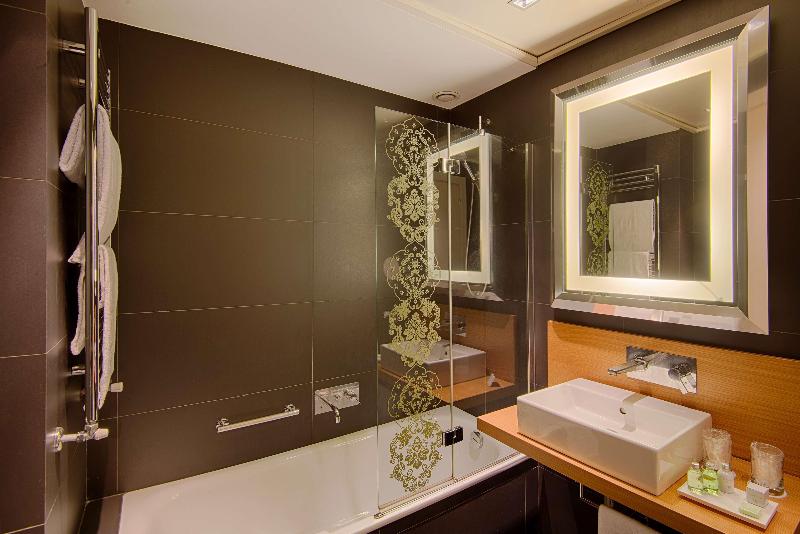 Superior Oda, NH Genova Centro