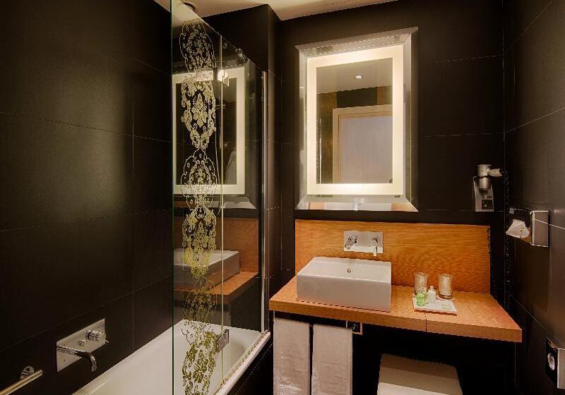 Standart Tek Kişilik Oda, NH Genova Centro