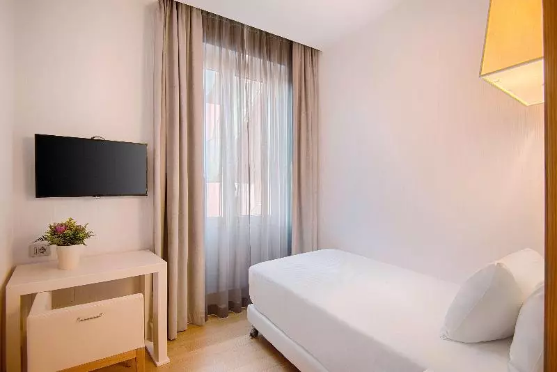 اتاق استاندارد یک نفره, NH Genova Centro