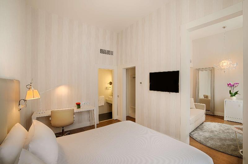 Junior Süit, NH Genova Centro