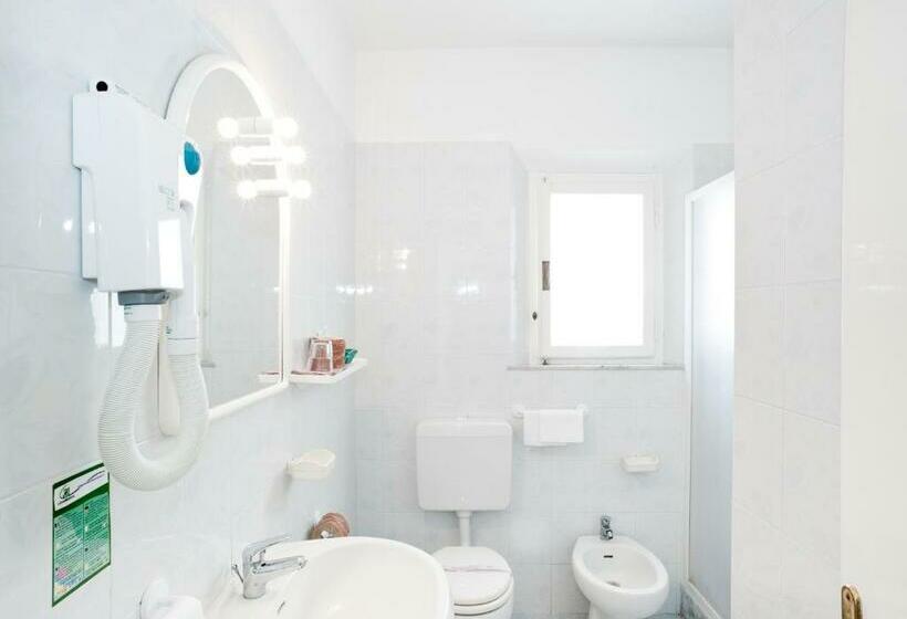 غرفة كلاسكية مع شرفة, Paradiso