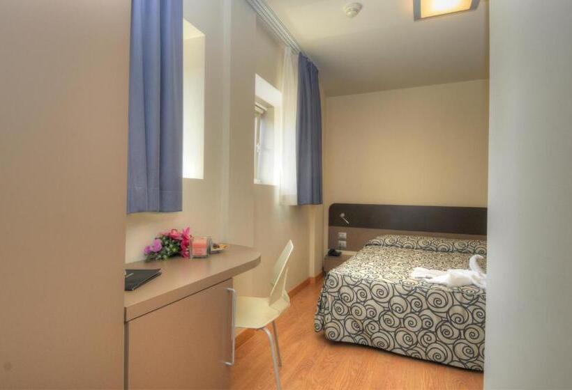 Номер Superior, Pasha