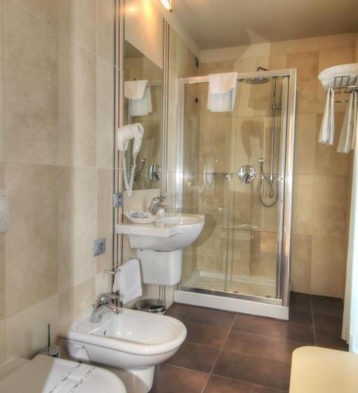 Номер Deluxe, Pasha