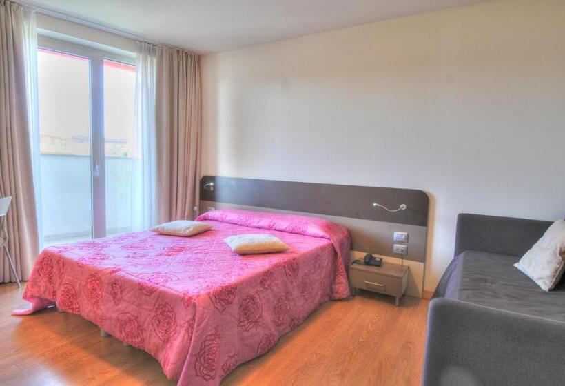 Семейный Номер, Pasha