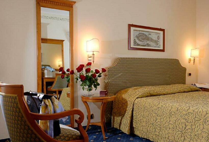 트리플 클래식 룸, The Plaza