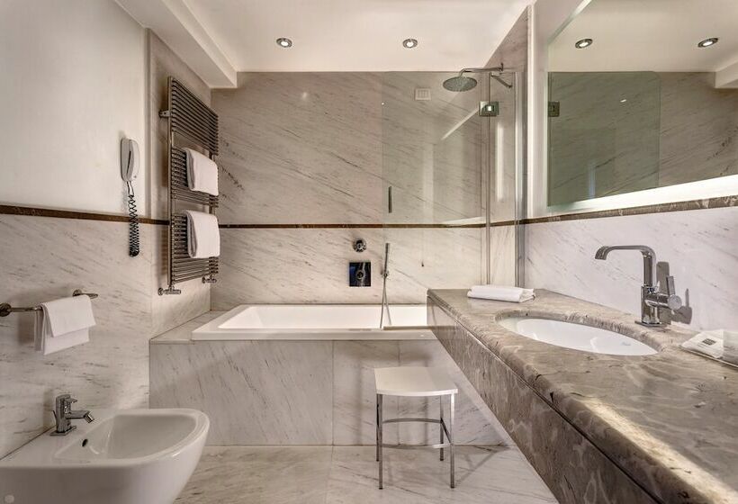 트리플 클래식 룸, The Plaza