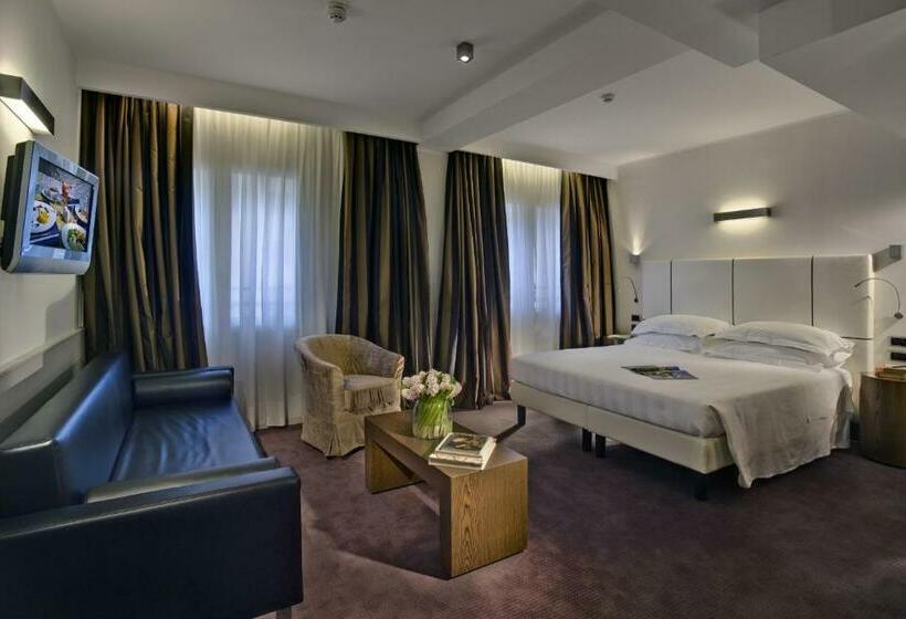 디럭스 룸, The Plaza