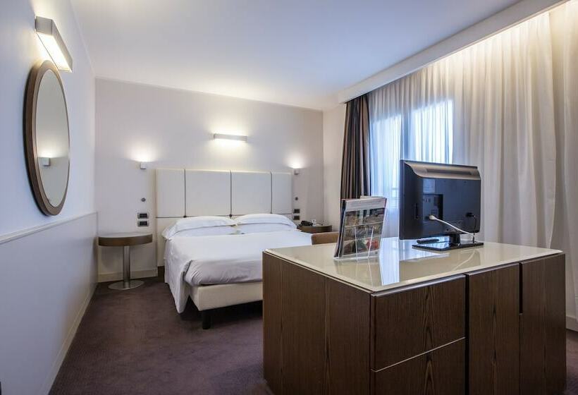 Номер Deluxe, The Plaza