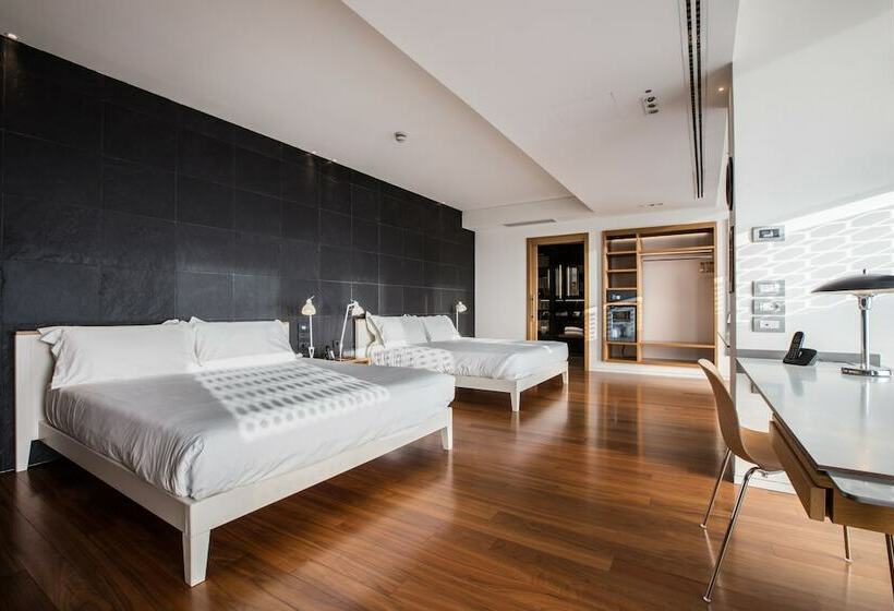 이그제큐티브 룸, The Plaza