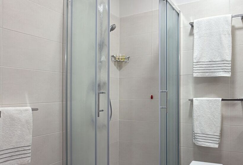 اتاق استاندارد سه نفره, Raffaello