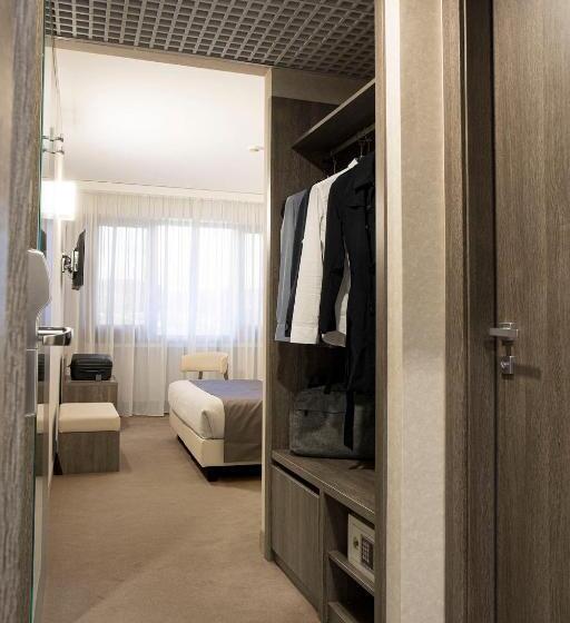 اتاق استاندارد سه نفره, Raffaello