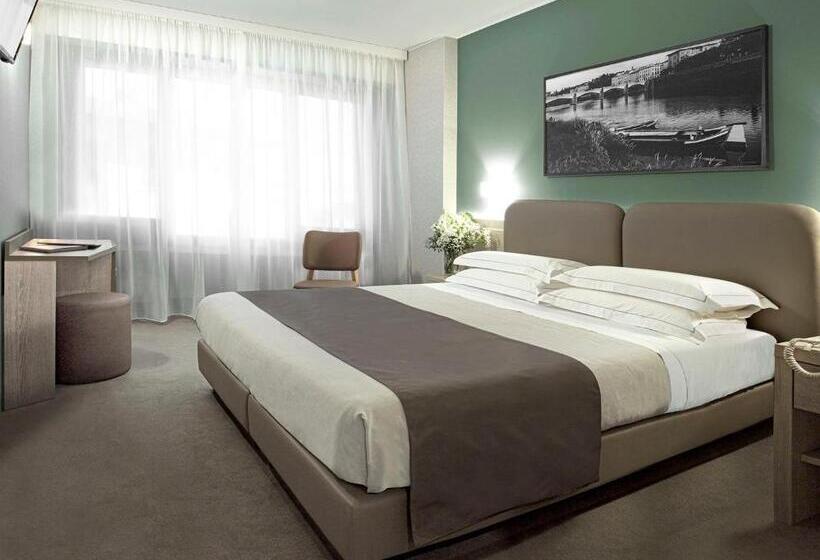 اتاق استاندارد سه نفره, Raffaello