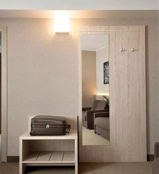 Quarto Triplo Standart, Raffaello