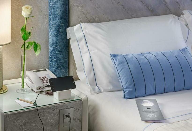 اتاق راحتی, Rivoli Boutique