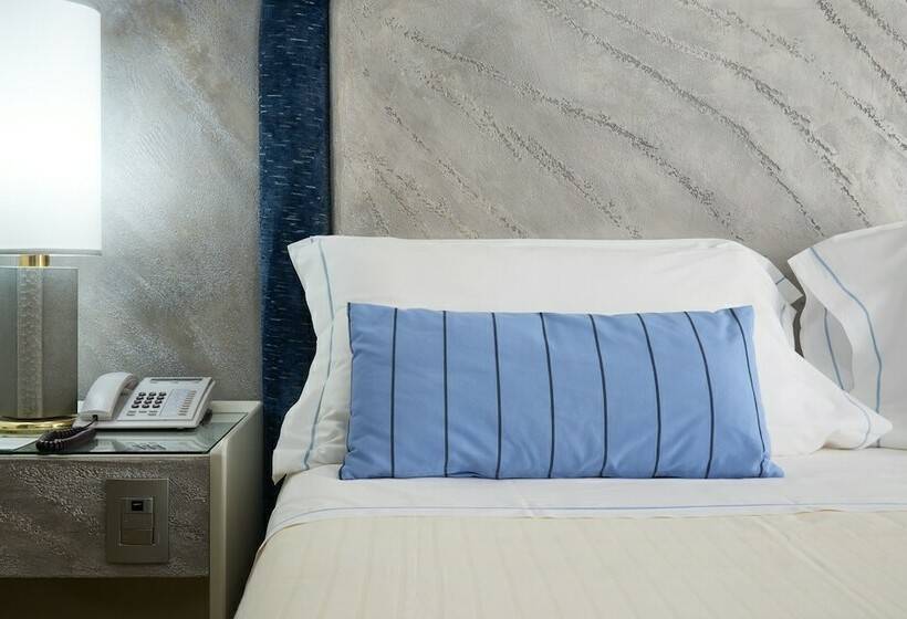 اتاق راحتی, Rivoli Boutique