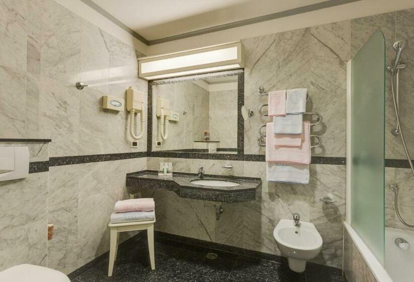 اتاق راحتی سه تخته, Rivoli Boutique