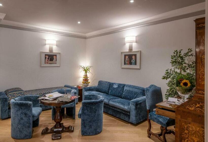 اتاق خانوادگی, Rivoli Boutique