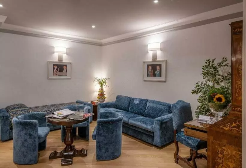اتاق خانوادگی, Rivoli Boutique