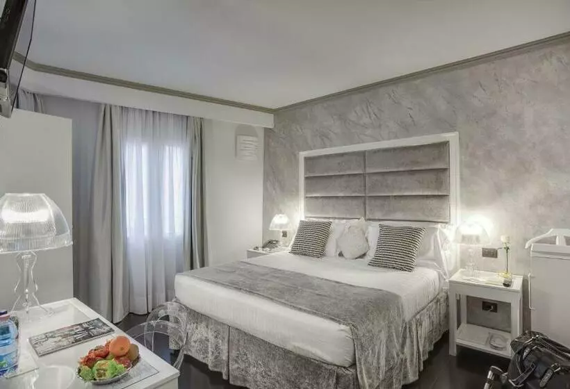 اتاق پرستیژ, Rivoli Boutique