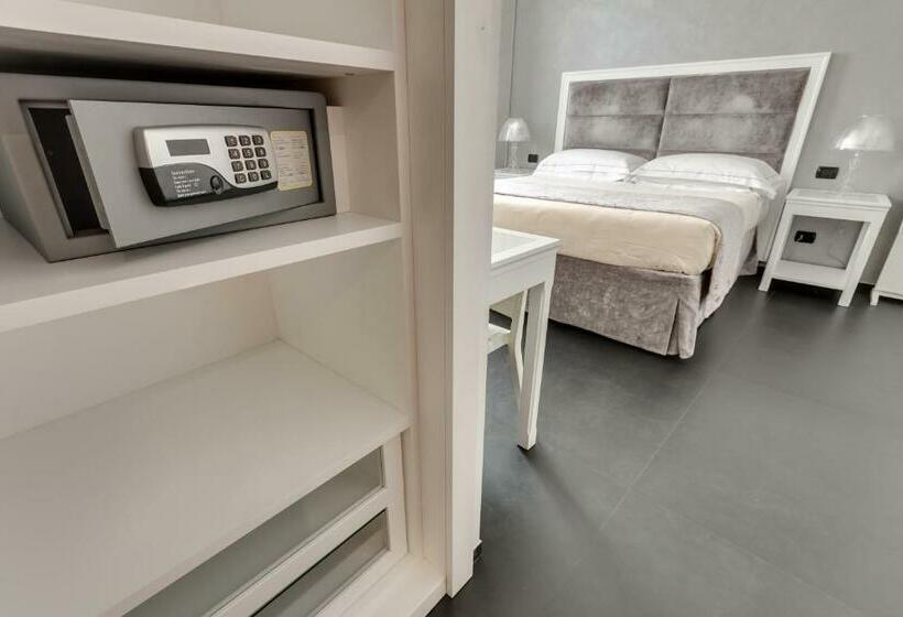 اتاق پرستیژ, Rivoli Boutique