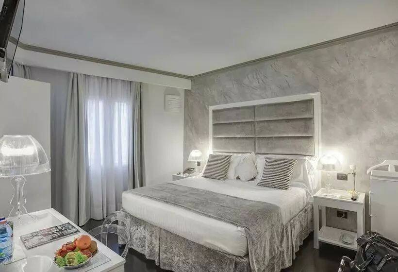 اتاق پرستیژ, Rivoli Boutique