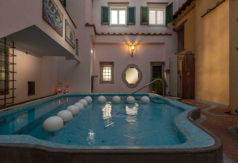 اتاق رمانتیک, Rivoli Boutique