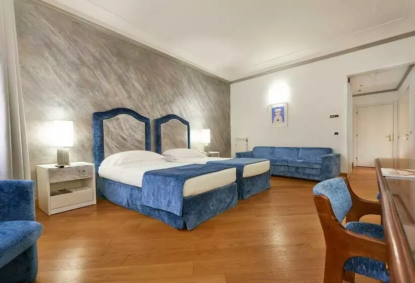 اتاق پریمیوم سه تخته, Rivoli Boutique