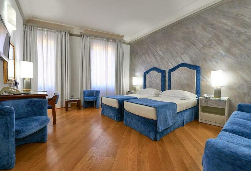 اتاق پریمیوم سه تخته, Rivoli Boutique