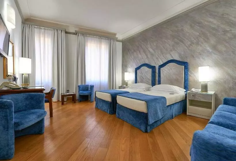 اتاق پریمیوم سه تخته, Rivoli Boutique