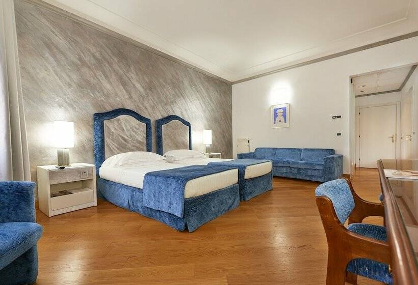 اتاق پریمیوم سه تخته, Rivoli Boutique