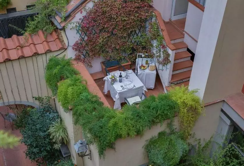 اتاق استاندارد سه تخته با بالکن, Rivoli Boutique