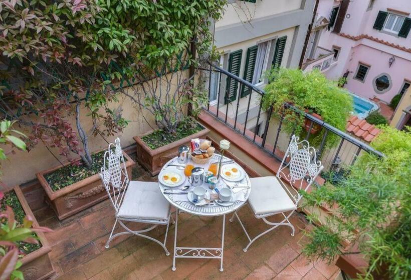 اتاق استاندارد سه تخته با بالکن, Rivoli Boutique