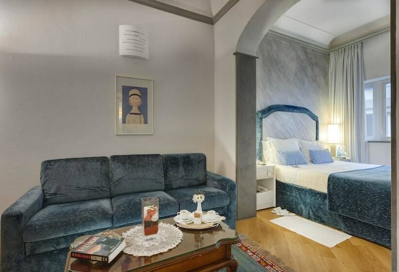 اتاق استاندارد سه تخته با بالکن, Rivoli Boutique